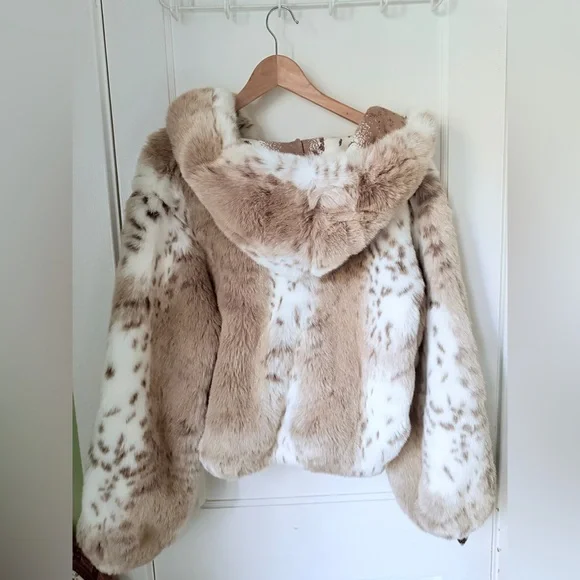 Parkhurst Outdoor Edition Beige and White Faux Fur Jacket - Picture 3 of 15